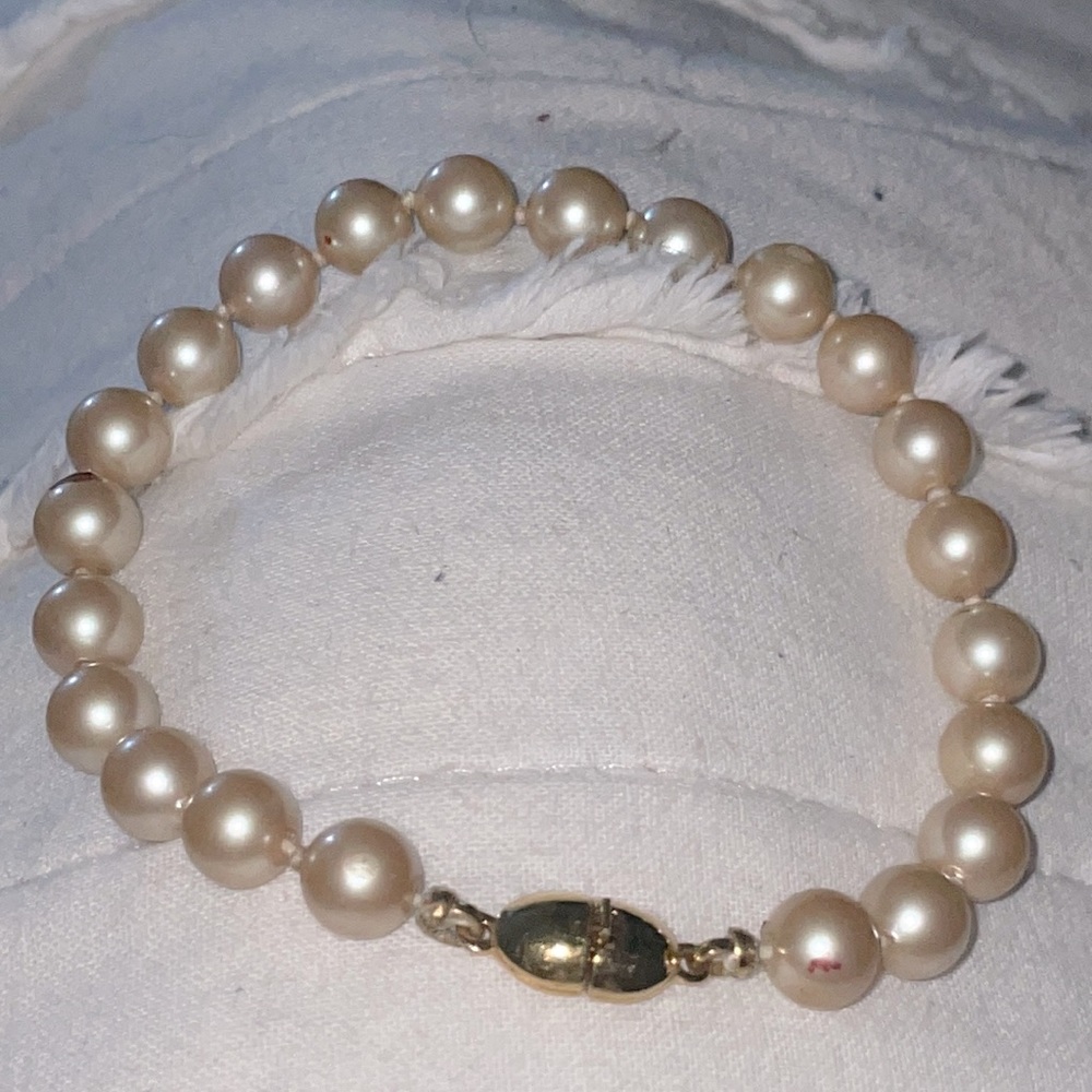Monet Pearl bracelet  vintage color Champagne